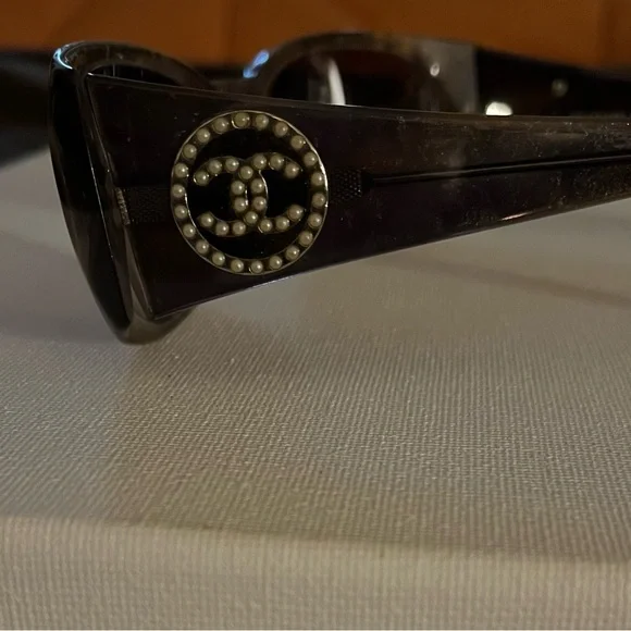 CHANEL 4017 Tortoise Pearl CC Sunglasses | 61□17 | $295 - Picture 2 of 12